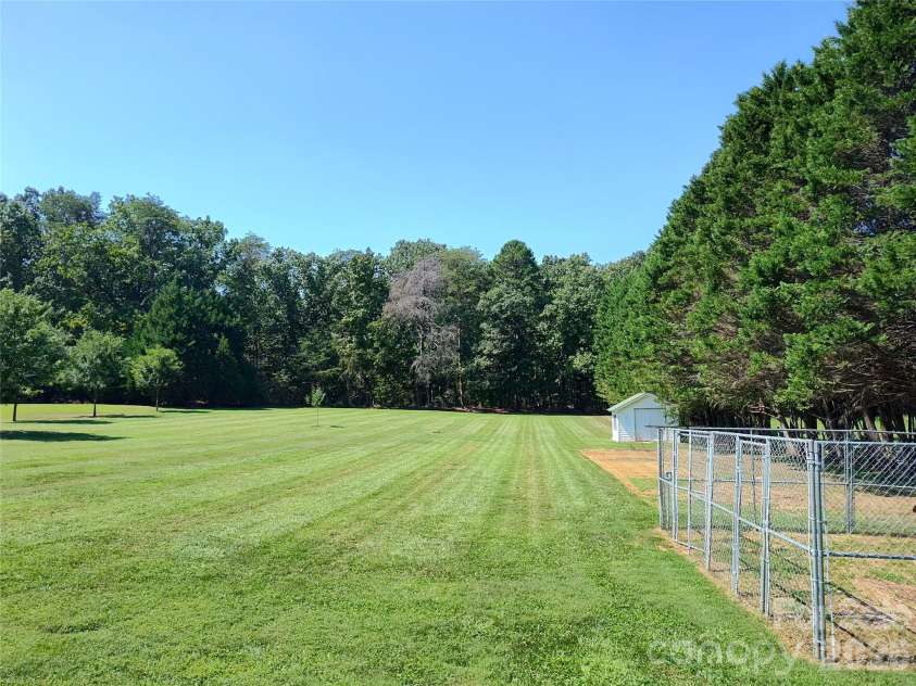 4005 Davis Road, Maiden, NC 28650.  MLS# CAR4422745, YatesRealty ID 50708. 