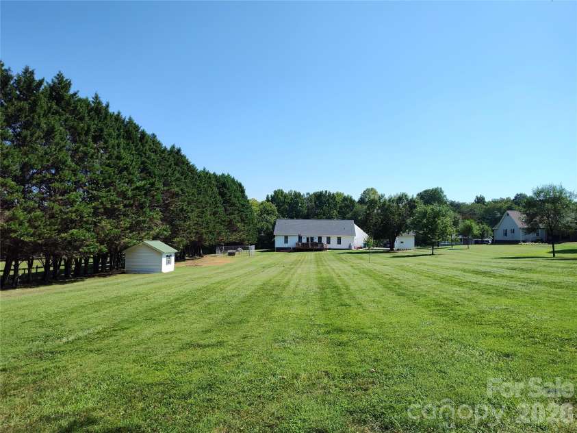 4005 Davis Road, Maiden, NC 28650.  MLS# CAR4422745, YatesRealty ID 50708. 