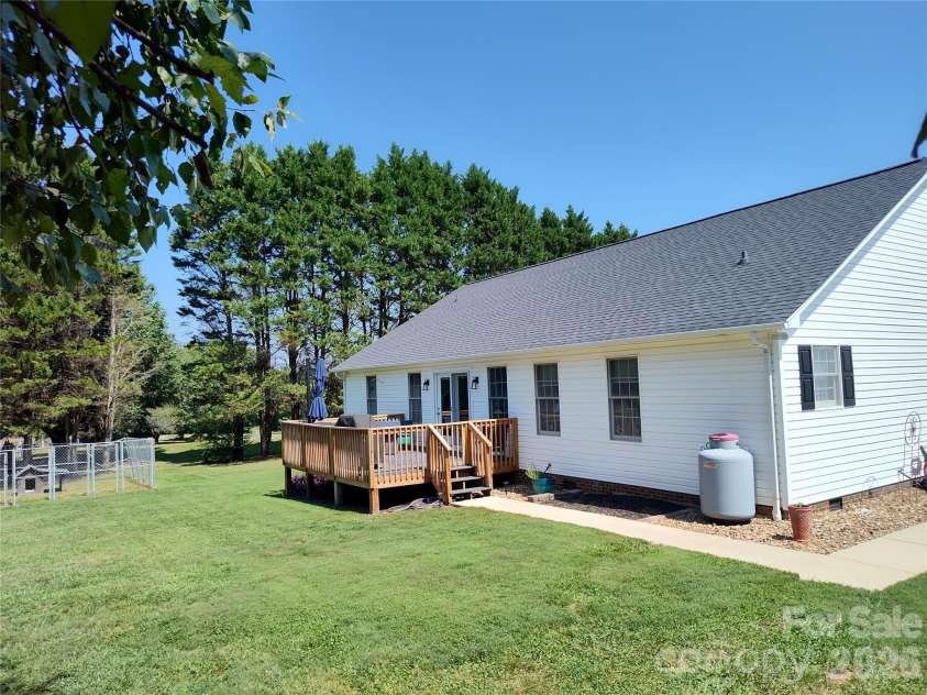 4005 Davis Road, Maiden, NC 28650.  MLS# CAR4422745, YatesRealty ID 50708. 