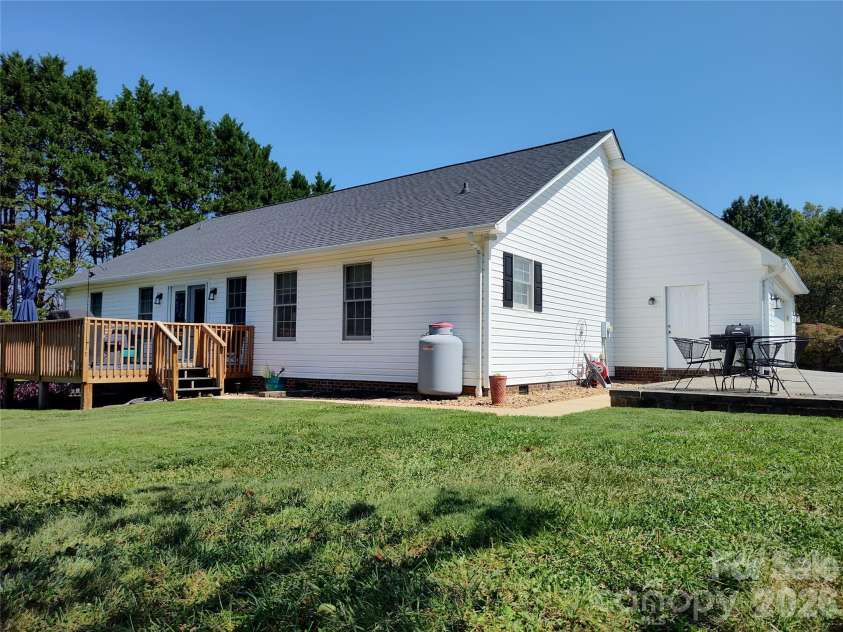 4005 Davis Road, Maiden, NC 28650.  MLS# CAR4422745, YatesRealty ID 50708. 
