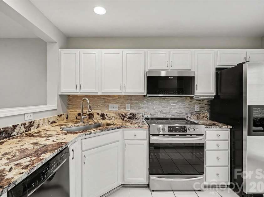 11907 Maria Ester Court, Charlotte, NC 28277.  MLS# CAR4422571, YatesRealty ID 50709. Kitchen
