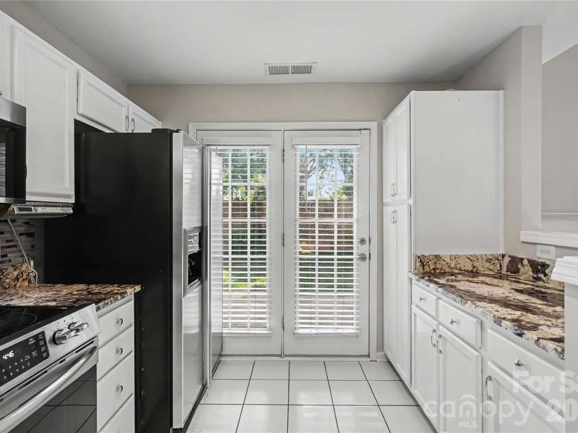 11907 Maria Ester Court, Charlotte, NC 28277.  MLS# CAR4422571, YatesRealty ID 50709. Kitchen