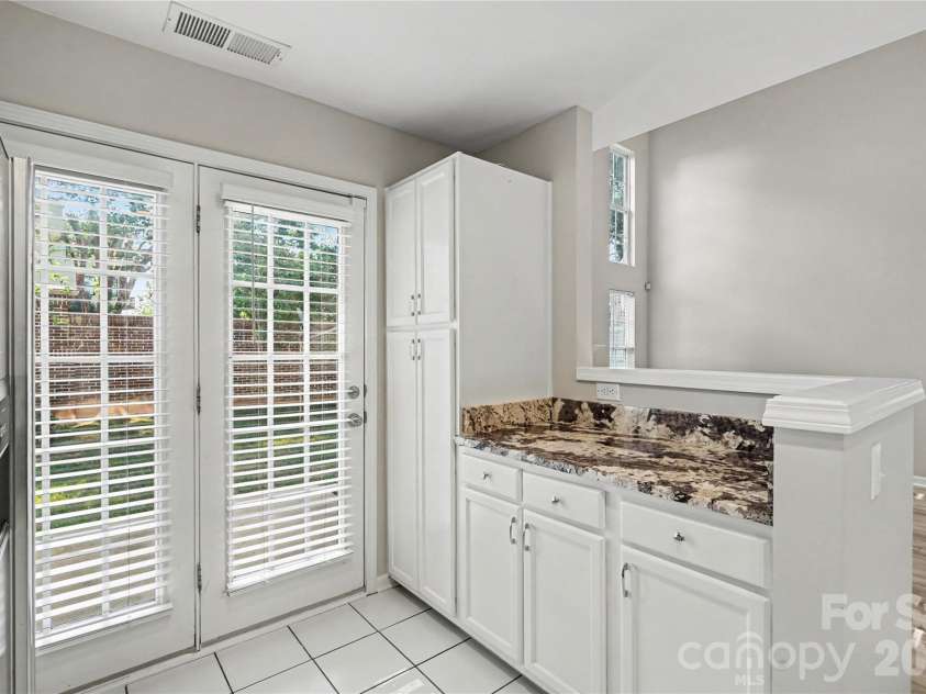 11907 Maria Ester Court, Charlotte, NC 28277.  MLS# CAR4422571, YatesRealty ID 50709. Kitchen