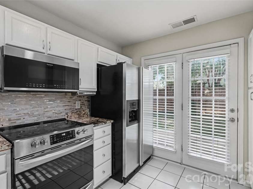 11907 Maria Ester Court, Charlotte, NC 28277.  MLS# CAR4422571, YatesRealty ID 50709. Kitchen