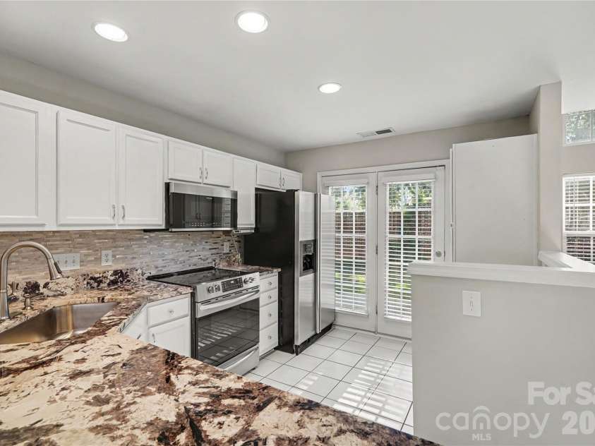11907 Maria Ester Court, Charlotte, NC 28277.  MLS# CAR4422571, YatesRealty ID 50709. Kitchen