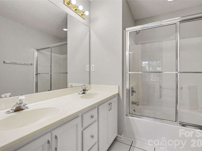 11907 Maria Ester Court, Charlotte, NC 28277.  MLS# CAR4422571, YatesRealty ID 50709. Master Bathroom