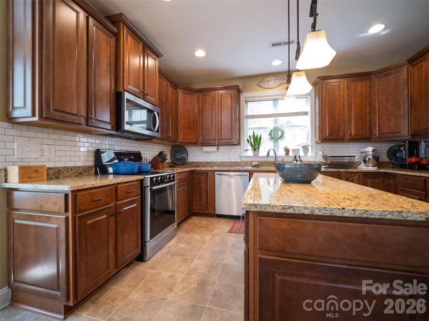 172 Tom Sawyer Lane, Mount Holly, NC 28120.  MLS# CAR4422255, YatesRealty ID 50713. 