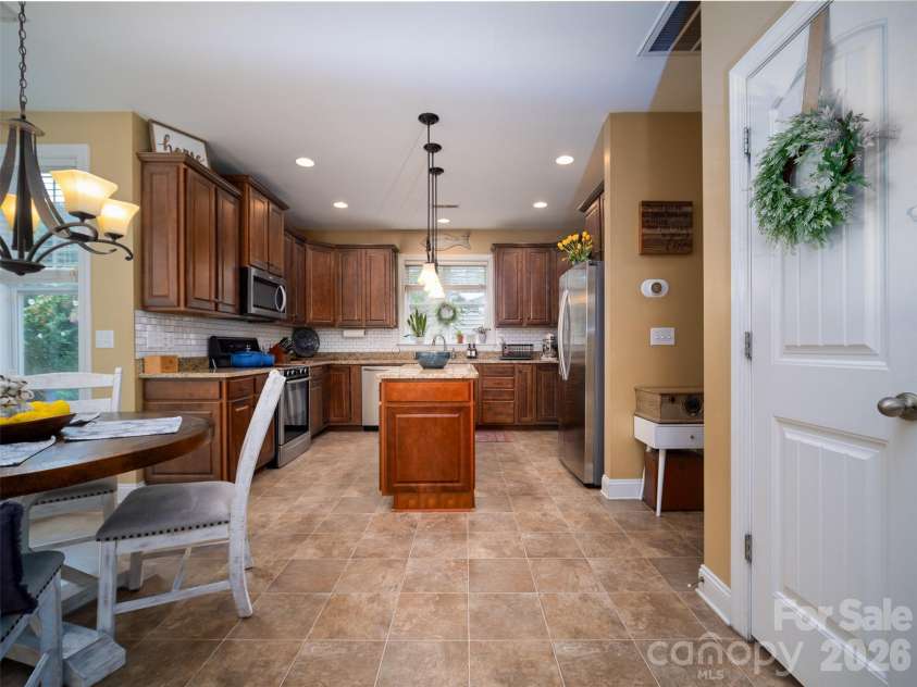 172 Tom Sawyer Lane, Mount Holly, NC 28120.  MLS# CAR4422255, YatesRealty ID 50713. 