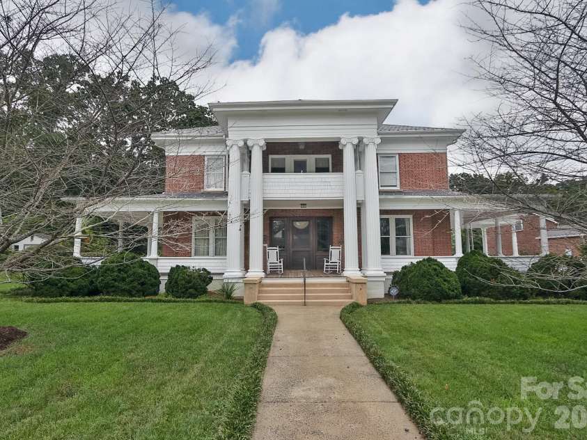 418 Main Street, Elkin, NC 28621.  MLS# CAR4421676, YatesRealty ID 50714. 