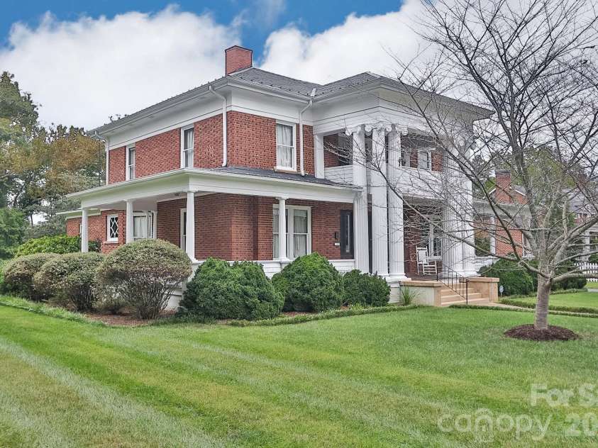 418 Main Street, Elkin, NC 28621.  MLS# CAR4421676, YatesRealty ID 50714. 