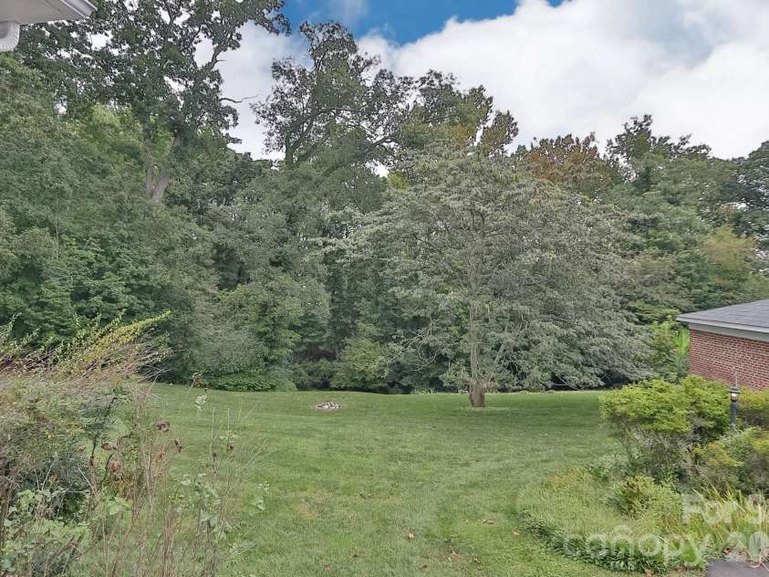 418 Main Street, Elkin, NC 28621.  MLS# CAR4421676, YatesRealty ID 50714. 