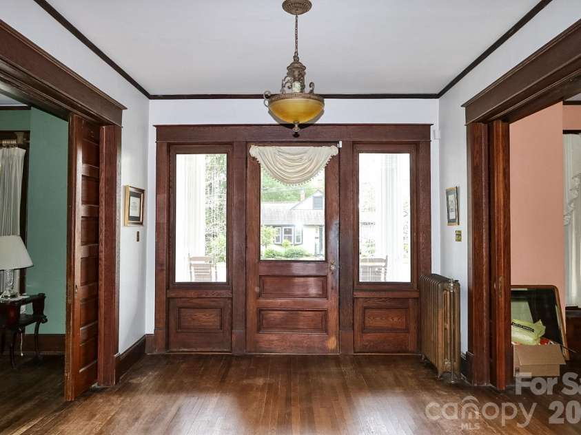418 Main Street, Elkin, NC 28621.  MLS# CAR4421676, YatesRealty ID 50714. 