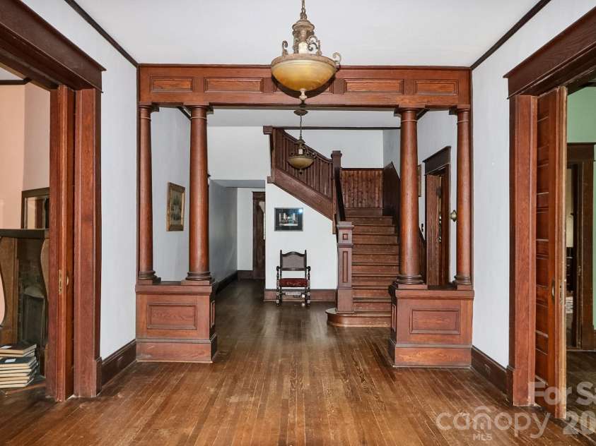418 Main Street, Elkin, NC 28621.  MLS# CAR4421676, YatesRealty ID 50714. 