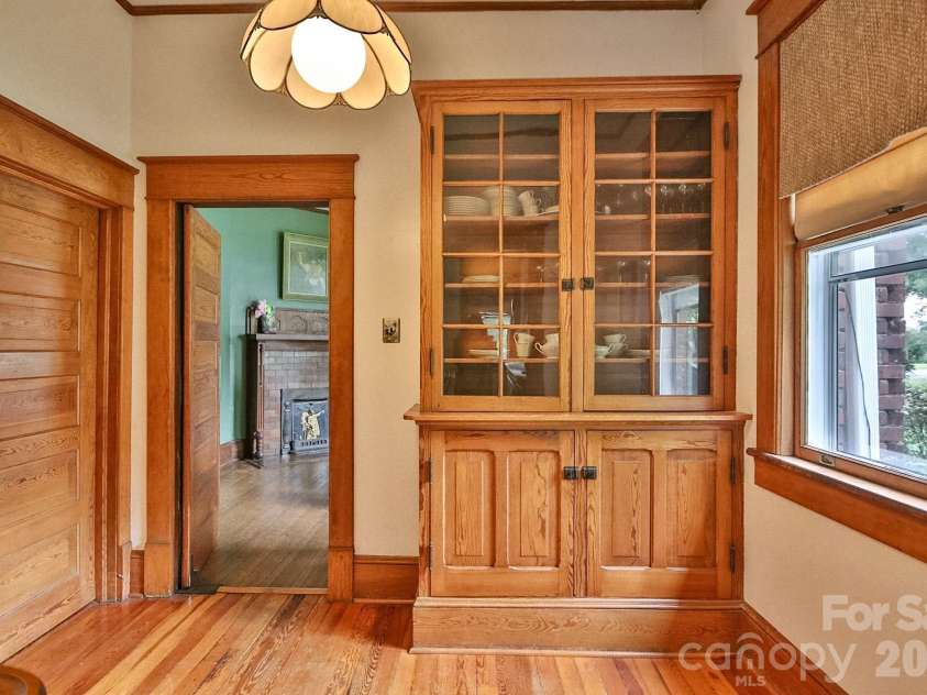418 Main Street, Elkin, NC 28621.  MLS# CAR4421676, YatesRealty ID 50714. 