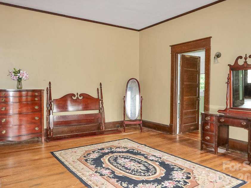 418 Main Street, Elkin, NC 28621.  MLS# CAR4421676, YatesRealty ID 50714. 