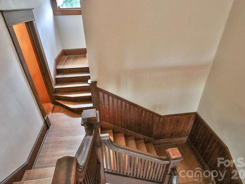 418 Main Street, Elkin, NC 28621.  MLS# CAR4421676, YatesRealty ID 50714. 