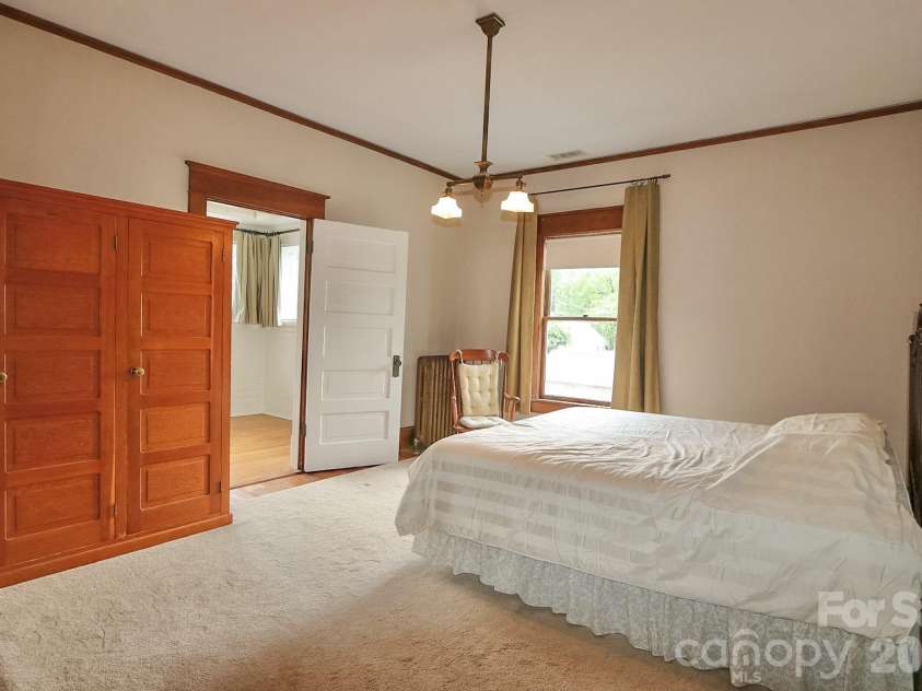 418 Main Street, Elkin, NC 28621.  MLS# CAR4421676, YatesRealty ID 50714. 