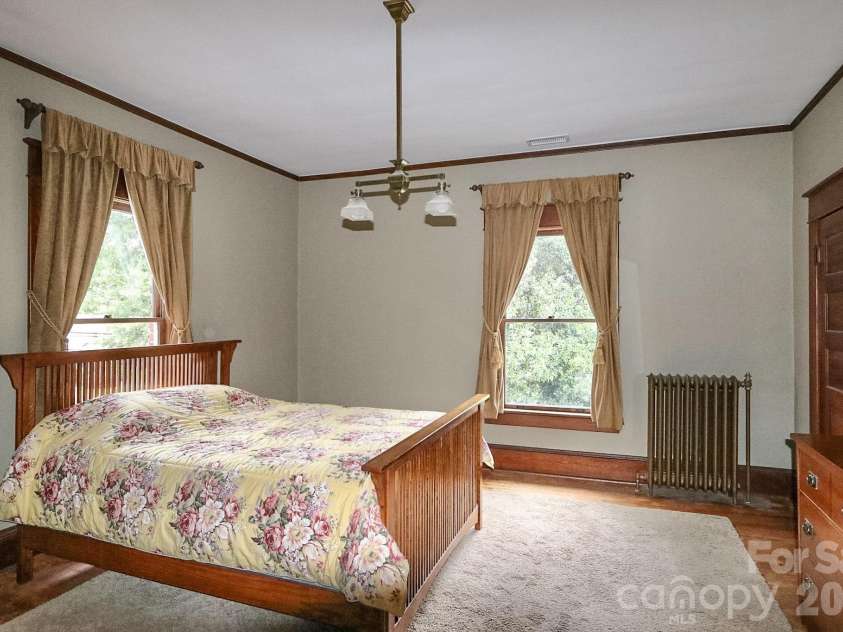 418 Main Street, Elkin, NC 28621.  MLS# CAR4421676, YatesRealty ID 50714. 
