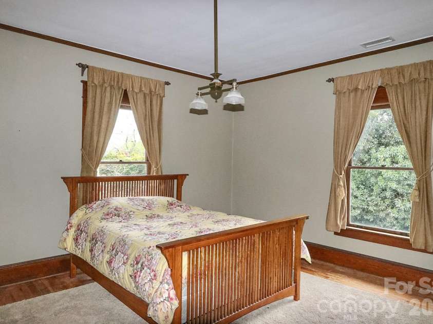 418 Main Street, Elkin, NC 28621.  MLS# CAR4421676, YatesRealty ID 50714. 