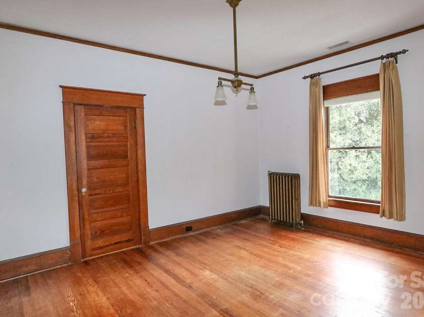 418 Main Street, Elkin, NC 28621.  MLS# CAR4421676, YatesRealty ID 50714. 