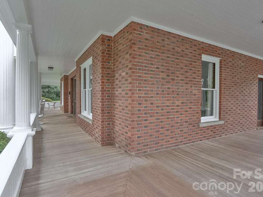 418 Main Street, Elkin, NC 28621.  MLS# CAR4421676, YatesRealty ID 50714. 