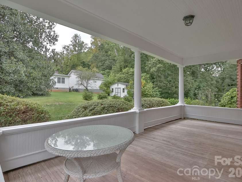 418 Main Street, Elkin, NC 28621.  MLS# CAR4421676, YatesRealty ID 50714. 