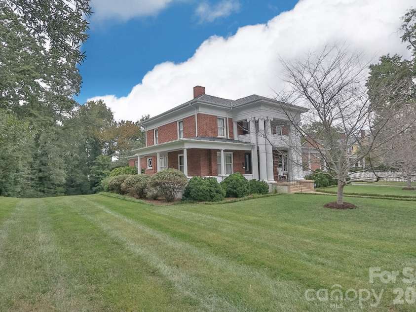 418 Main Street, Elkin, NC 28621.  MLS# CAR4421676, YatesRealty ID 50714. 