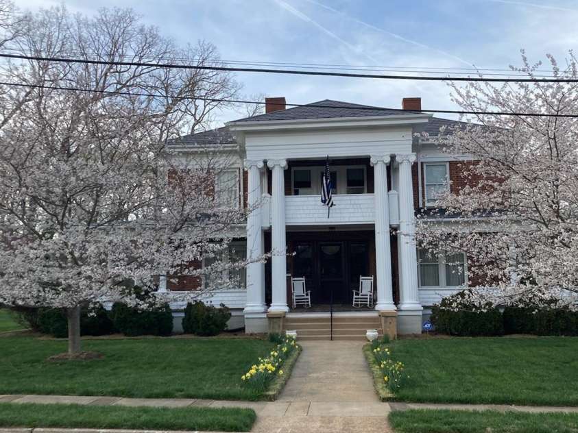 418 Main Street, Elkin, NC 28621.  MLS# CAR4421676, YatesRealty ID 50714. 