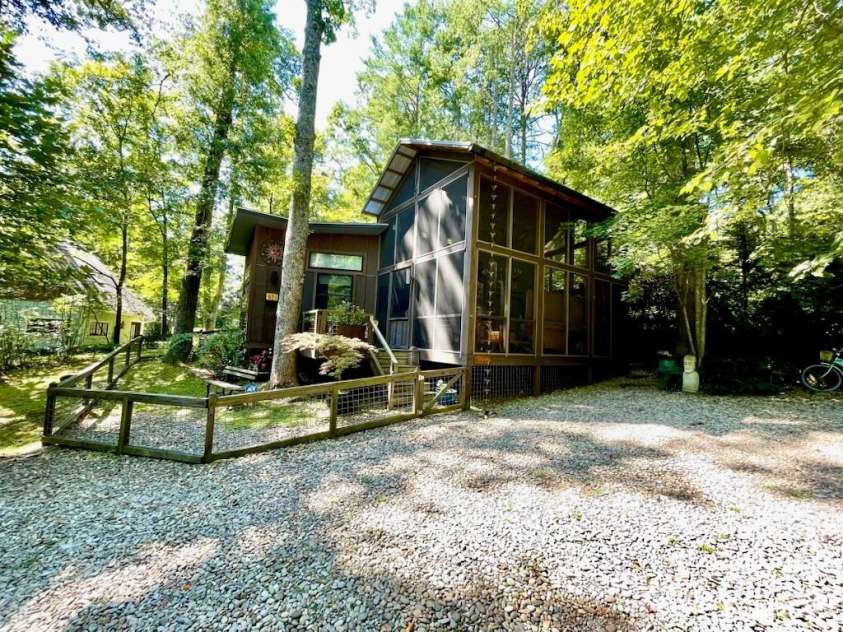 97 Fairway Drive, Black Mountain, NC 28711.  MLS# CAR4421102, YatesRealty ID 50716. 