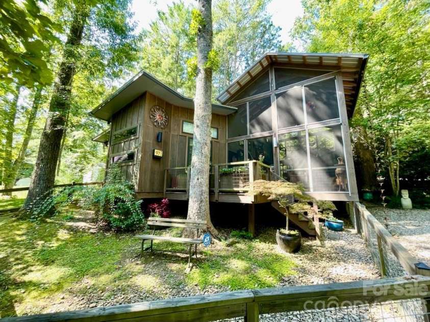 97 Fairway Drive, Black Mountain, NC 28711.  MLS# CAR4421102, YatesRealty ID 50716. 