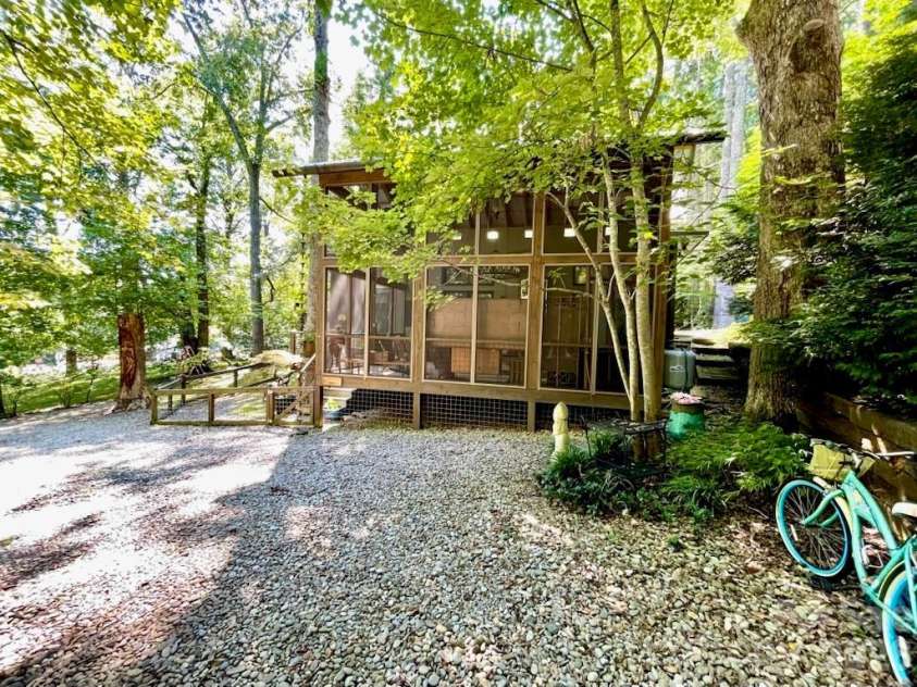 97 Fairway Drive, Black Mountain, NC 28711.  MLS# CAR4421102, YatesRealty ID 50716. 