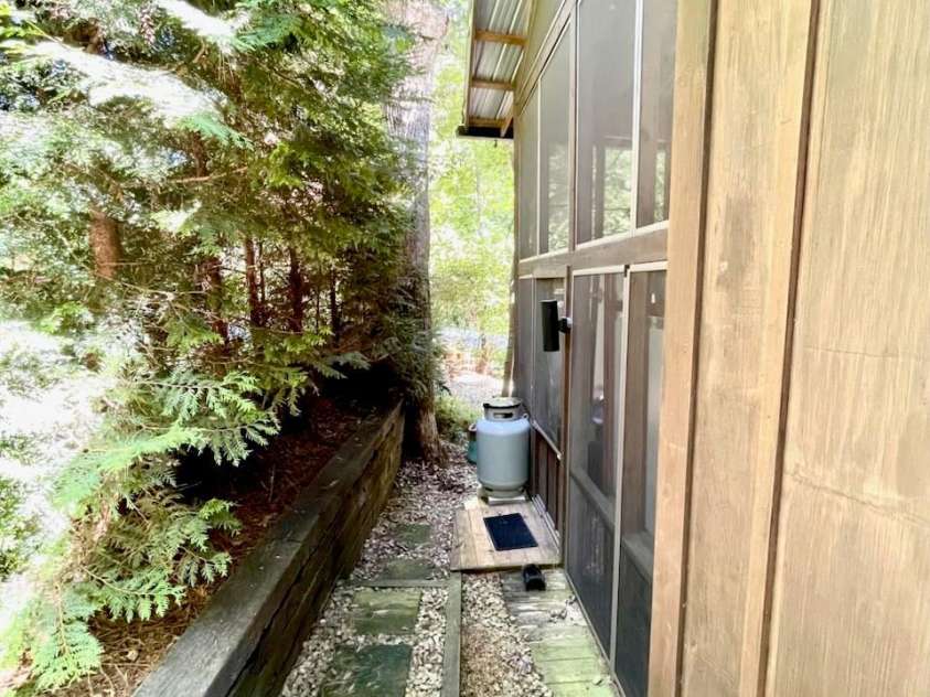 97 Fairway Drive, Black Mountain, NC 28711.  MLS# CAR4421102, YatesRealty ID 50716. 