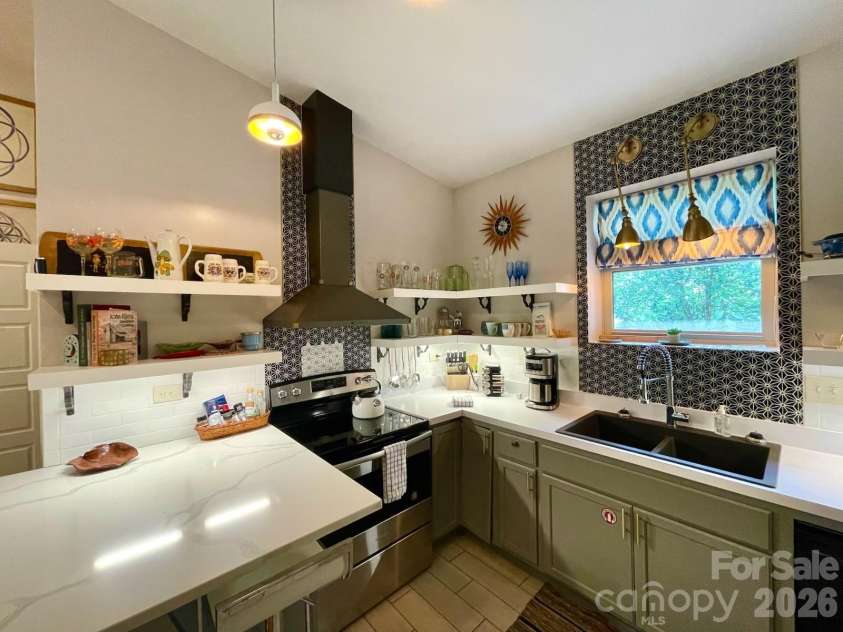 97 Fairway Drive, Black Mountain, NC 28711.  MLS# CAR4421102, YatesRealty ID 50716. 