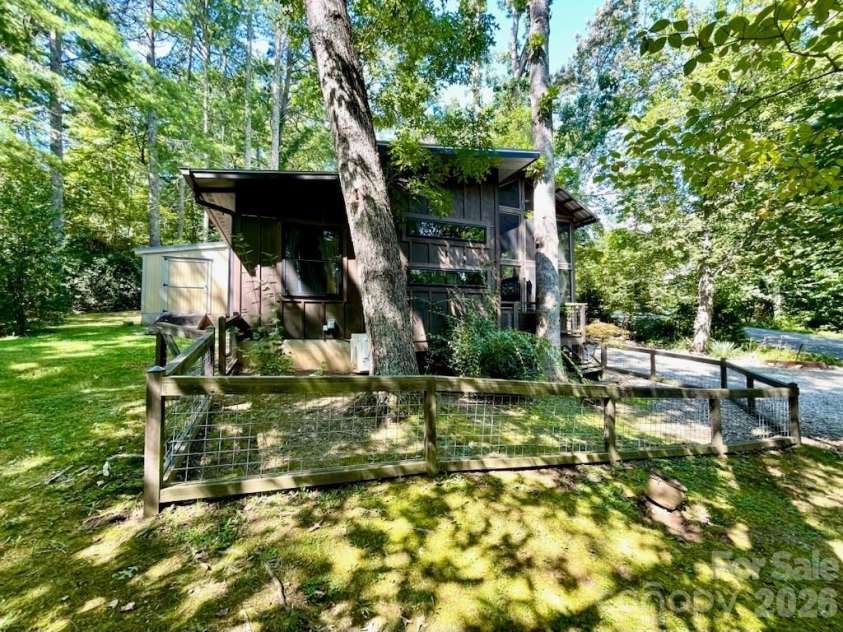 97 Fairway Drive, Black Mountain, NC 28711.  MLS# CAR4421102, YatesRealty ID 50716. 