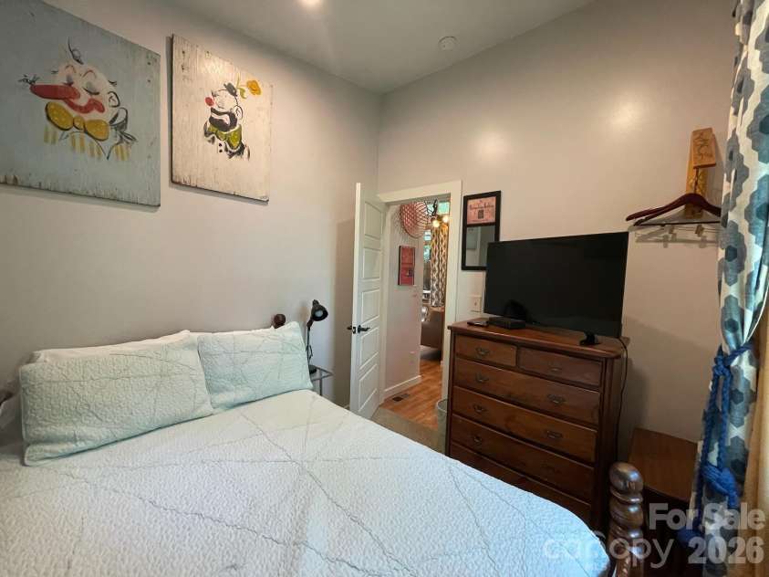 97 Fairway Drive, Black Mountain, NC 28711.  MLS# CAR4421102, YatesRealty ID 50716. Bed 2