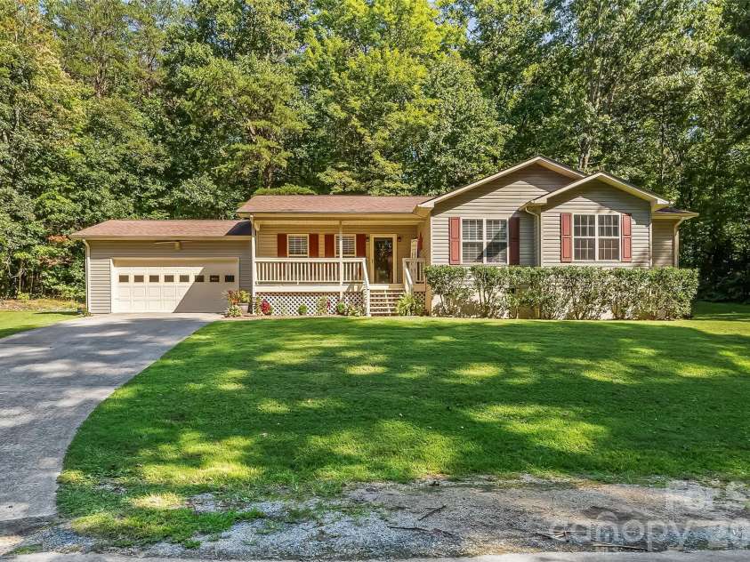 132 Dogwood Heights Drive, Marion, NC 28752.  MLS# CAR4421335, YatesRealty ID 50717. Front view from Road