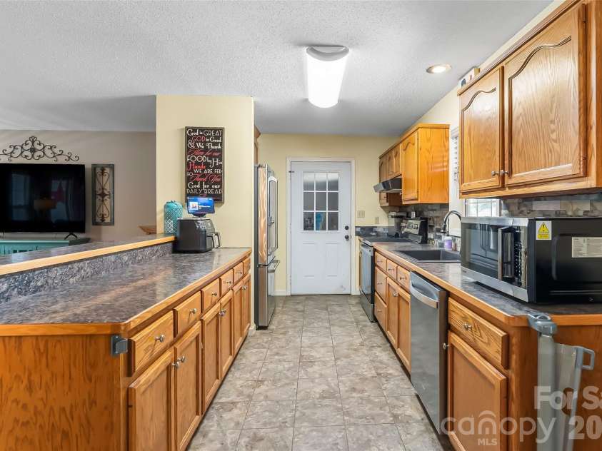132 Dogwood Heights Drive, Marion, NC 28752.  MLS# CAR4421335, YatesRealty ID 50717. Kitchen