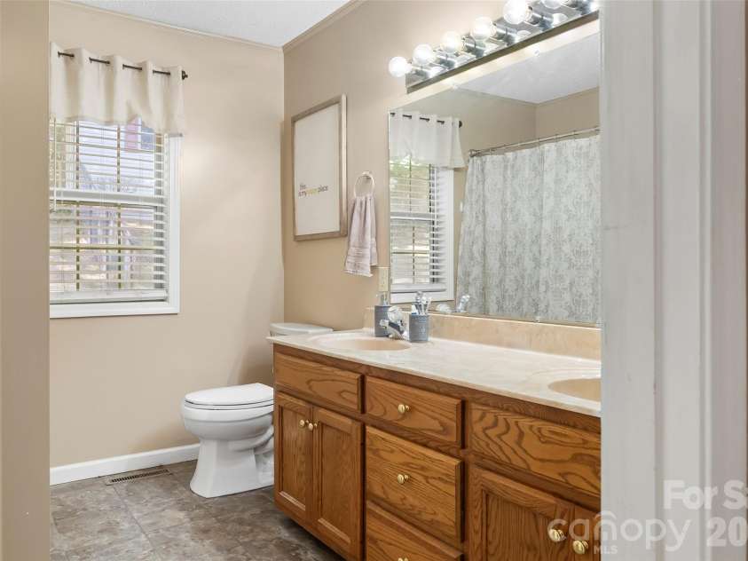 132 Dogwood Heights Drive, Marion, NC 28752.  MLS# CAR4421335, YatesRealty ID 50717. Primary Bathroom