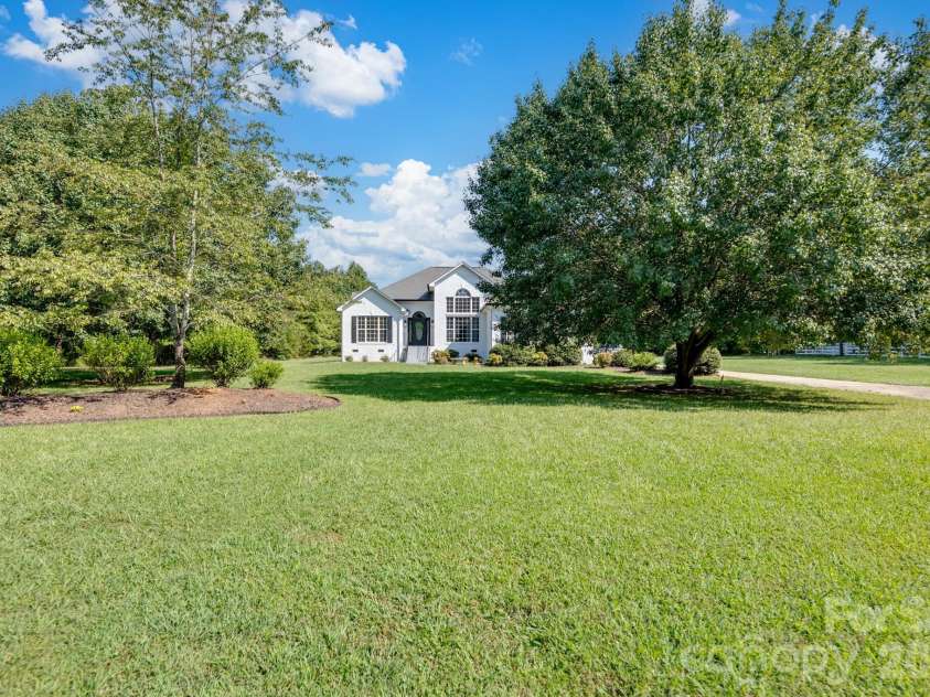 8025 Silver Maple Lane, Mint Hill, NC 28227.  MLS# CAR4420219, YatesRealty ID 50719. 