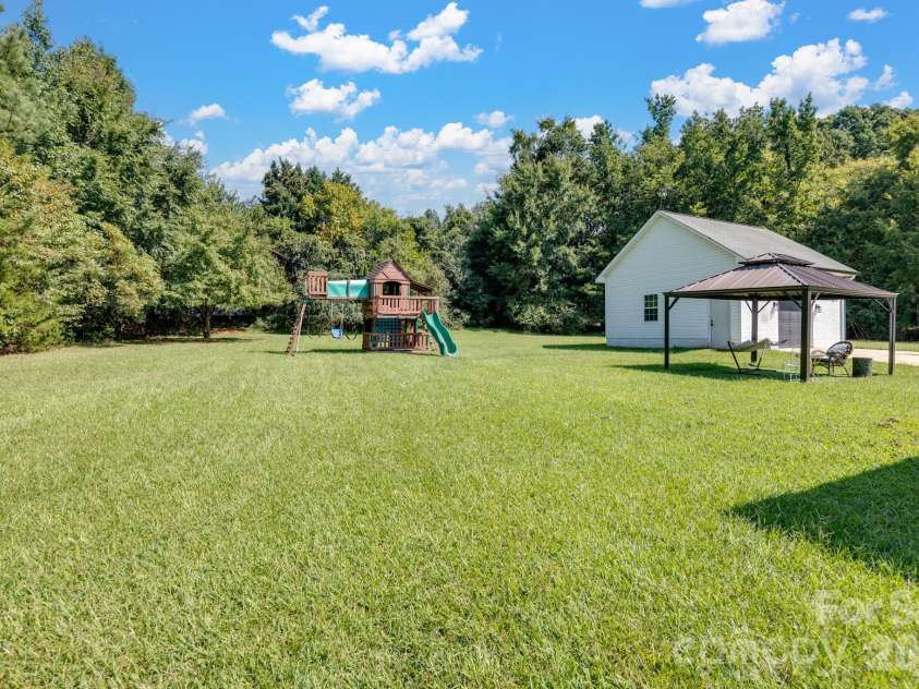 8025 Silver Maple Lane, Mint Hill, NC 28227.  MLS# CAR4420219, YatesRealty ID 50719. 