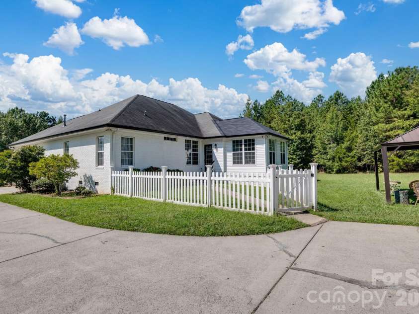 8025 Silver Maple Lane, Mint Hill, NC 28227.  MLS# CAR4420219, YatesRealty ID 50719. 