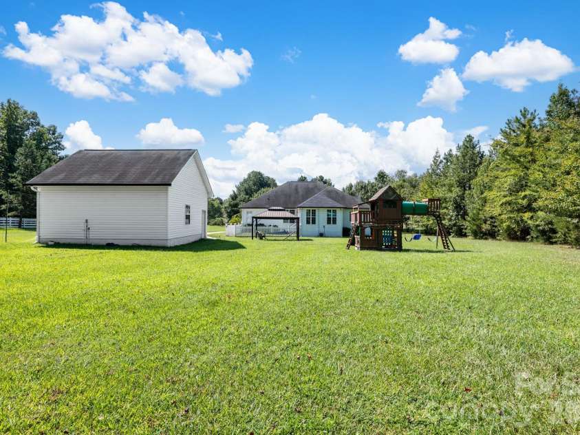 8025 Silver Maple Lane, Mint Hill, NC 28227.  MLS# CAR4420219, YatesRealty ID 50719. 