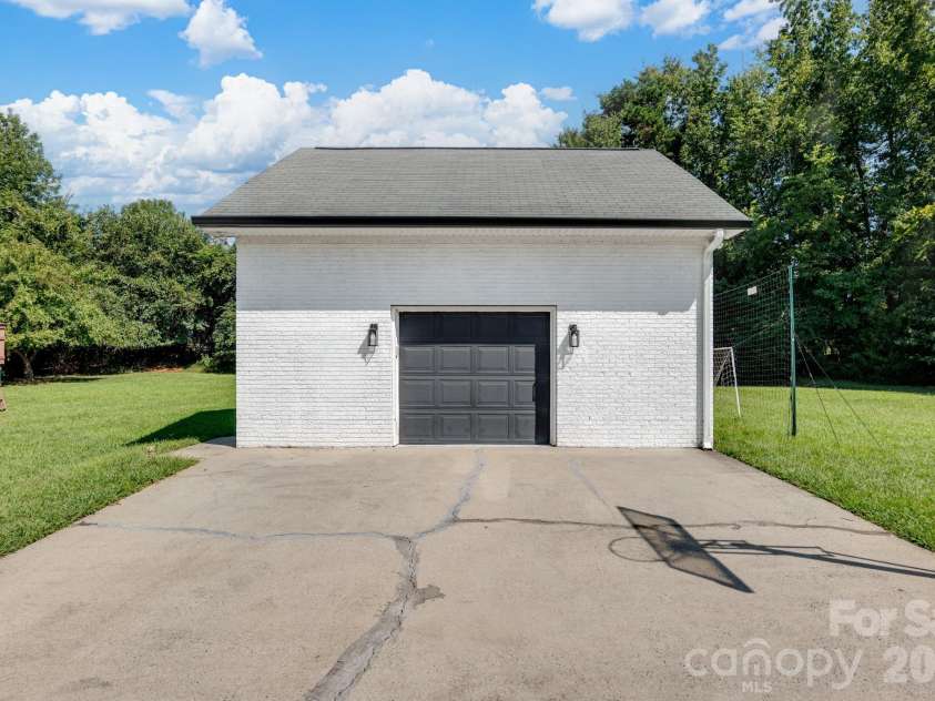 8025 Silver Maple Lane, Mint Hill, NC 28227.  MLS# CAR4420219, YatesRealty ID 50719. 