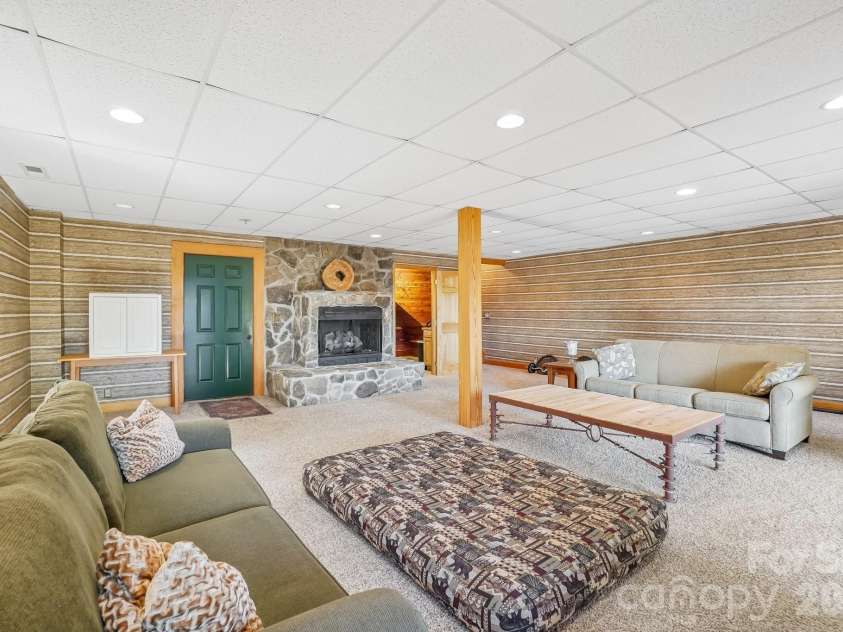 246 Puncheon Lane, Mars Hill, NC 28754.  MLS# CAR4423964, YatesRealty ID 50727. Family Room