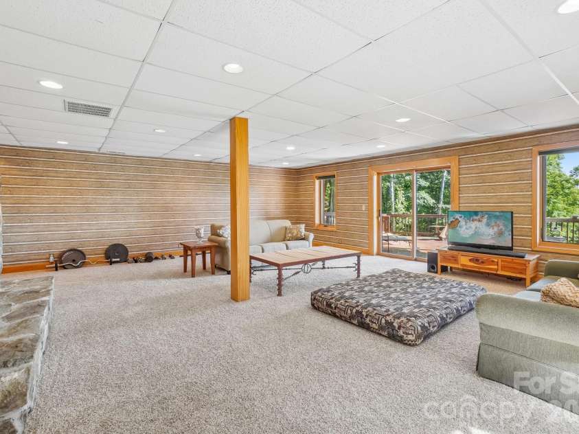 246 Puncheon Lane, Mars Hill, NC 28754.  MLS# CAR4423964, YatesRealty ID 50727. Family Room