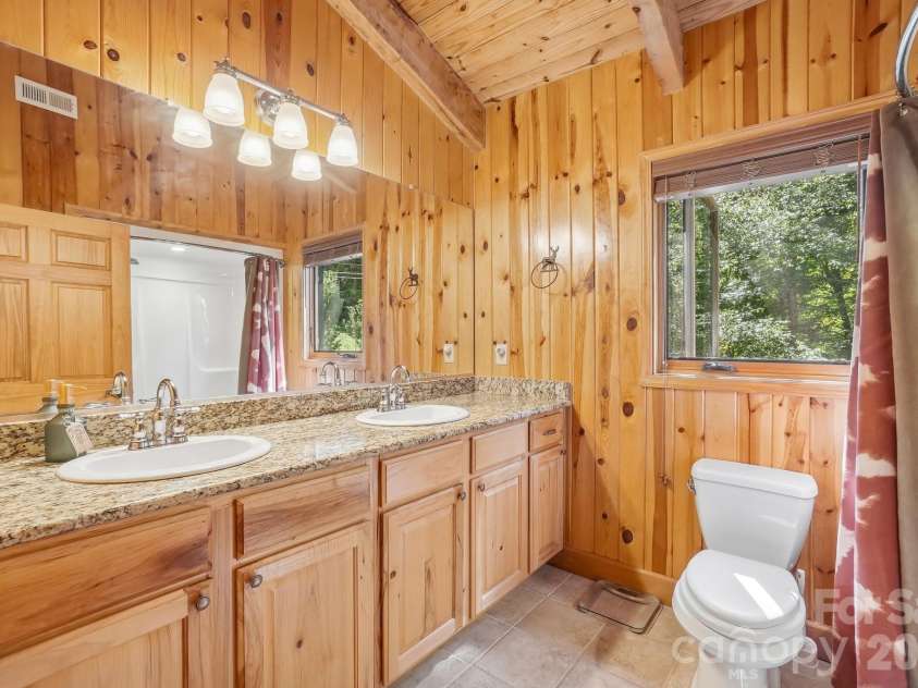 246 Puncheon Lane, Mars Hill, NC 28754.  MLS# CAR4423964, YatesRealty ID 50727. Guest Bath