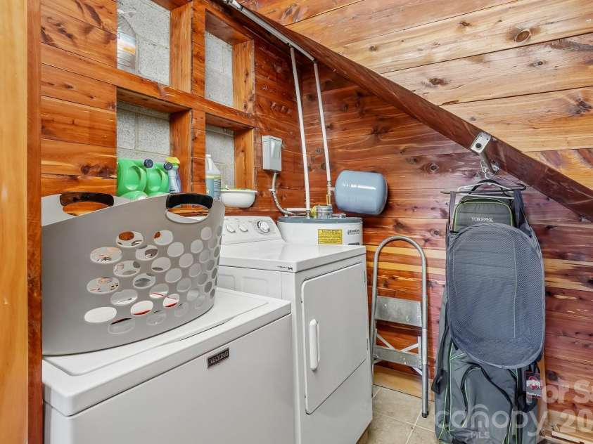 246 Puncheon Lane, Mars Hill, NC 28754.  MLS# CAR4423964, YatesRealty ID 50727. Laundry Room