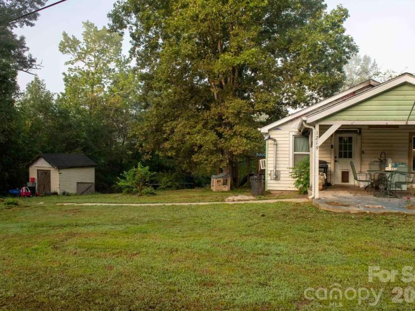 1219 Peak Place, Lenoir, NC 28645.  MLS# CAR4423462, YatesRealty ID 50728. 