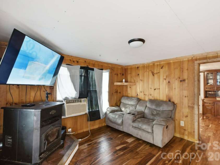 1219 Peak Place, Lenoir, NC 28645.  MLS# CAR4423462, YatesRealty ID 50728. 