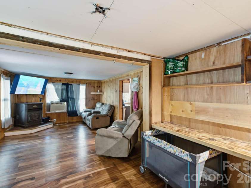 1219 Peak Place, Lenoir, NC 28645.  MLS# CAR4423462, YatesRealty ID 50728. 